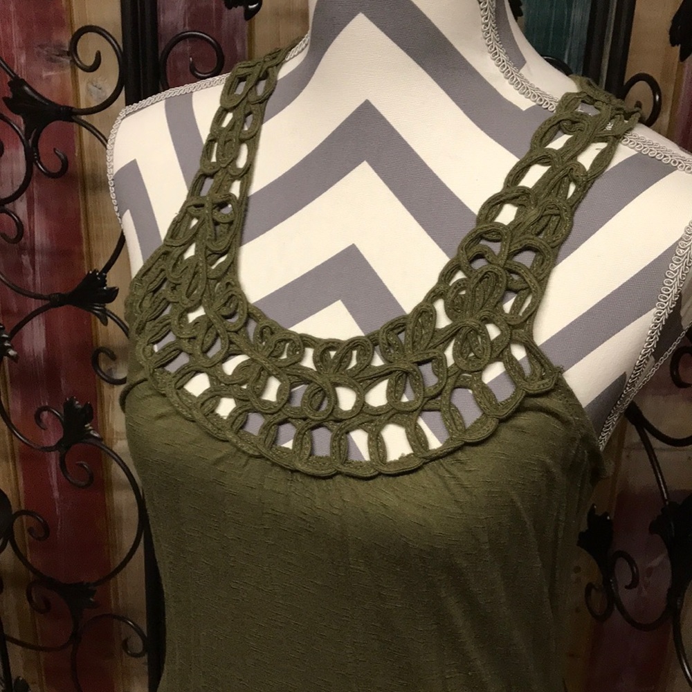 🍃BEAUTIFUL GREEN DETAIL TOP TUNIC!🍃 NWOT!